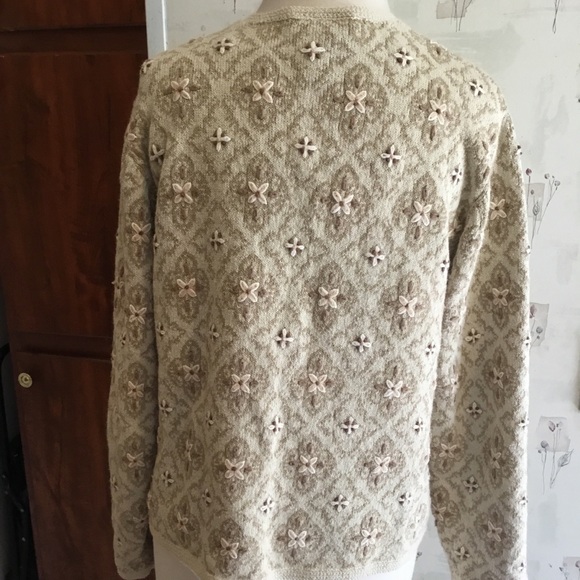 Very beautiful Swiftie, Talbots women’s cardigan, M - Picture 5 of 7